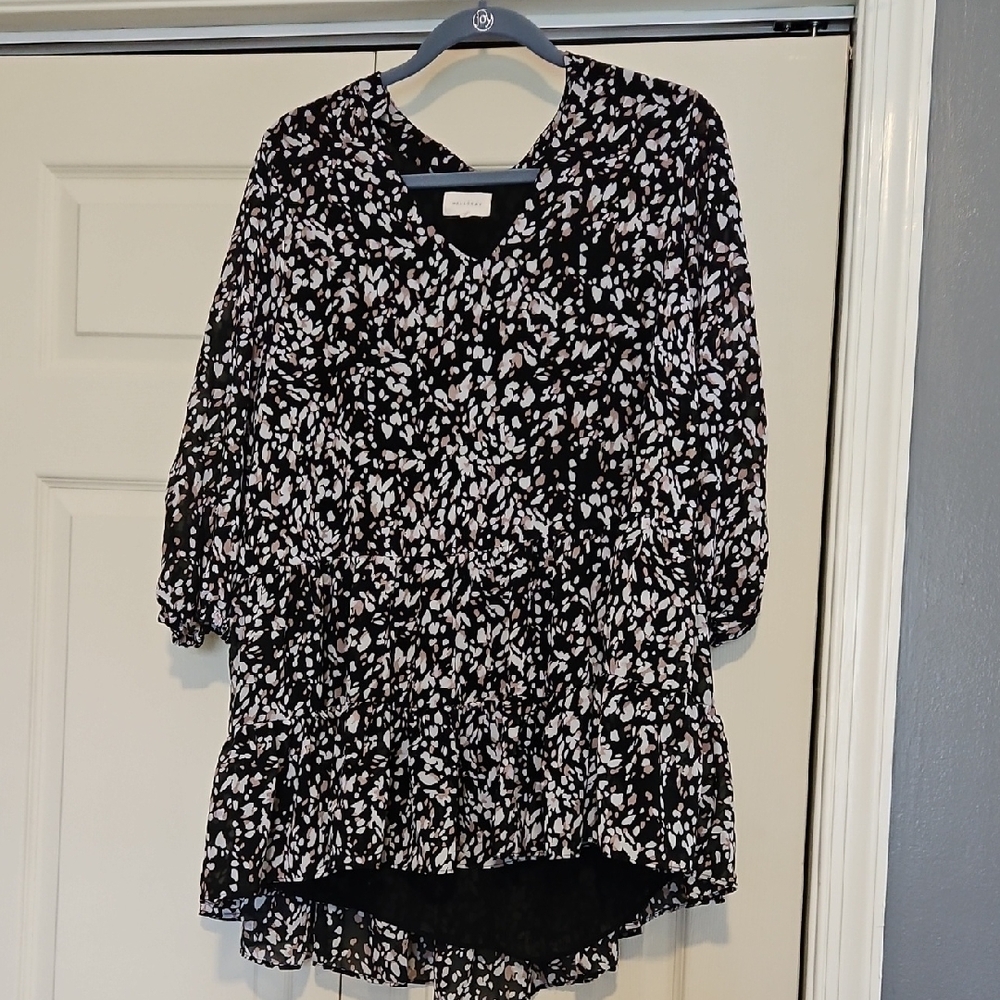 MELLODAY Black Floral V-Neck Tiered Tunic